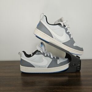 Nike Kids Sneakers in Gray and White